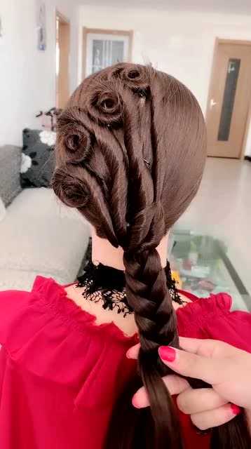 这也太漂亮了吧?孔雀公主发型这样扎,走哪都是焦点!