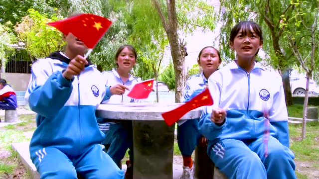 (我和我的祖国)朗县中学师生为祖国70华诞