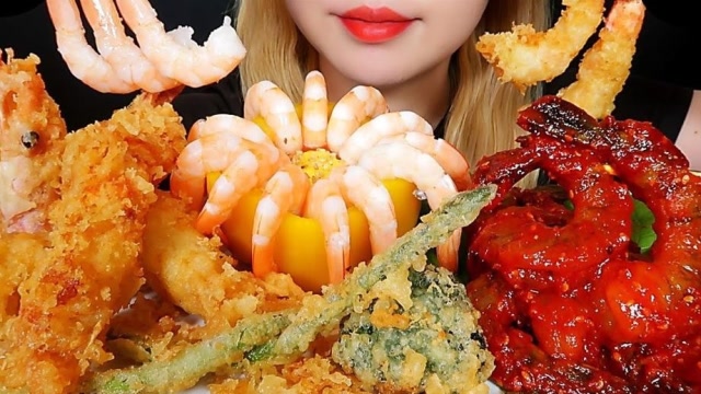 韩国美女吃播声控!美滋滋鲜虾仁 炸大虾 辣酱虾,美味可口太爱了!