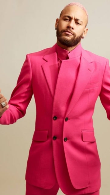 内马尔再次化身乡村时尚达人红色头发红色西装潮爆了