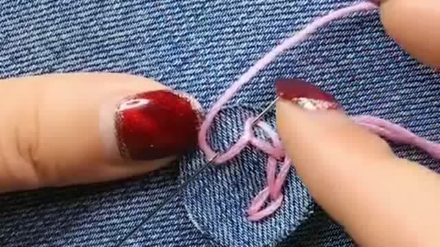 不看不知道,还有这么牛的隐形针法,破洞牛仔裤这样补看不出来!