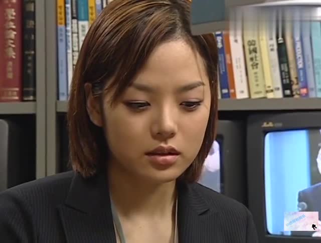 经典韩剧爱上女主播善美晕倒学长床边照顾一夜