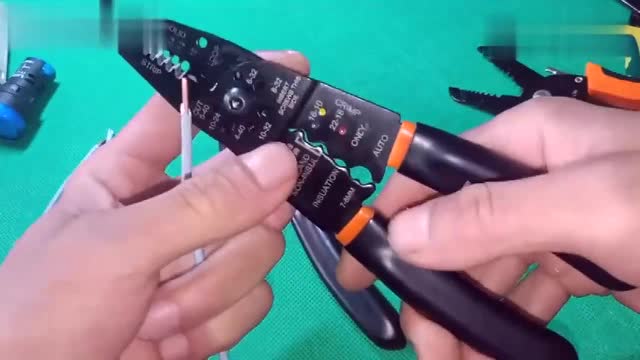 水电技巧:剥线钳剥电线不好剥怎么办?老师傅教你怎么快速剥线