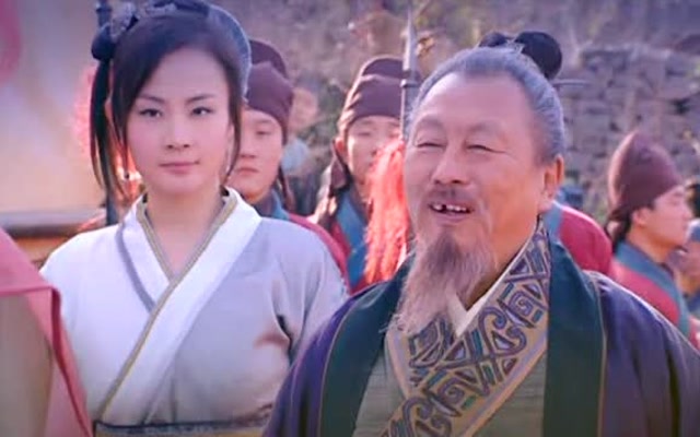 祝龙和扈三娘比武招亲,规定点到即止,免得两家伤了和气!