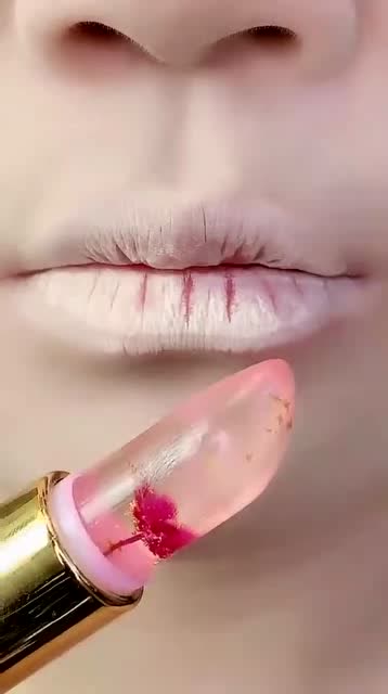 闺蜜送的花瓣口红,每次和别人亲亲后,他都没发现我涂了口红