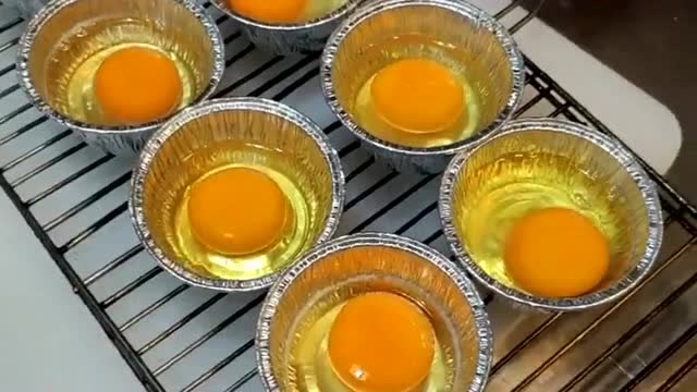 烧烤店的老板不会是江郎才尽了吧,居然用锡纸烤鸡蛋,没人会喜欢吃的!