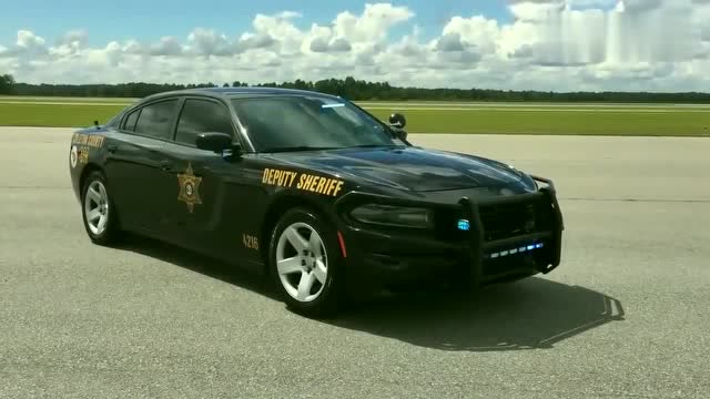 霸气十足,帅气十足,国外实拍道奇charger警车