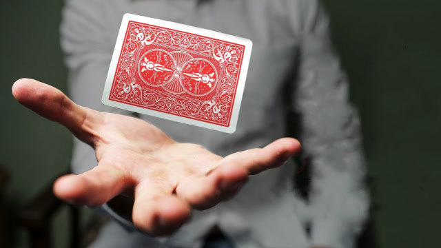 魔术揭秘:神奇扑克牌背后的秘密,学到就是赚到!