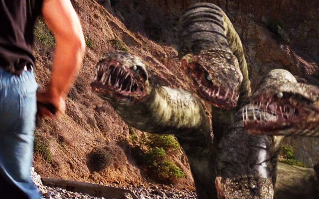 电影怪蛇五头巨蟒越死越强脑袋打烂一个分裂出两个