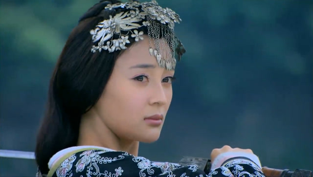 王的女人:妙戈给云狂舞蹈,舞完却自尽了,云狂十分心痛