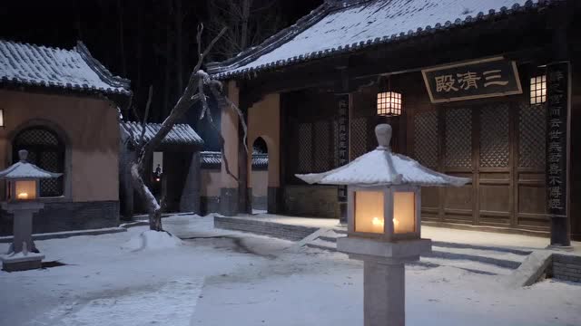 林海雪原:千面佛大半夜突然来找栾平,栾平非常不安,害怕!