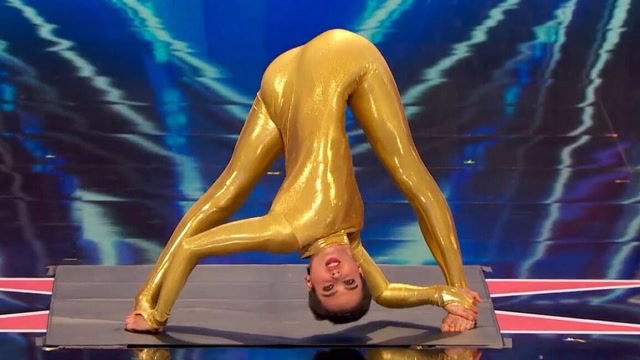达人秀:美女表演高难度"软骨功",看得评委目瞪口呆!
