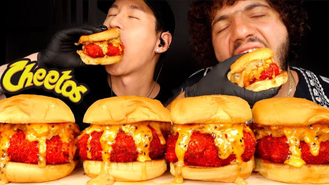 韩国吃播超大芝士汉堡一口下去一半大口大口吃的真过瘾真馋人