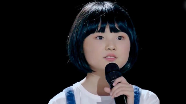 韩甜甜再登央视,翻唱《山高路远》致敬攀登者,空灵嗓音好听到炸