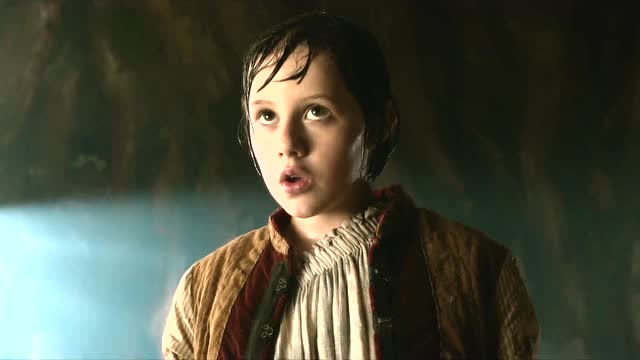 不容错过的一部科幻电影,小女孩即将被抓到,圆梦巨人及时出手