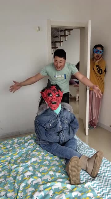 搞个恶作剧逗一下老公