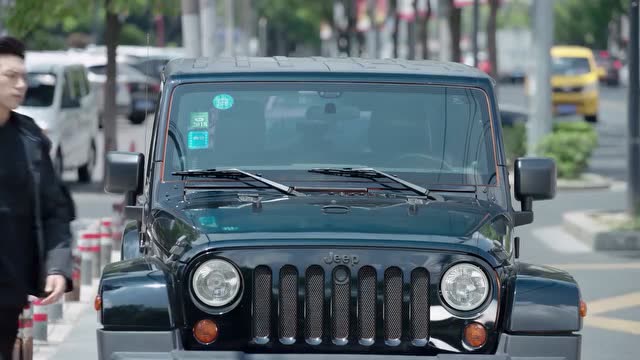 亲爱的热爱的:韩商言跟佟年一起买菜做饺子!