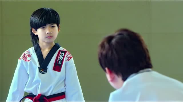 龙拳小子:令人害怕的马老师,林秋楠竟找他单挑,一脚就被踹飞了