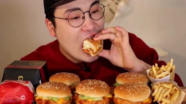 韩国大胃王吃大汉堡,3口吃一个,隔着屏幕都感觉香!