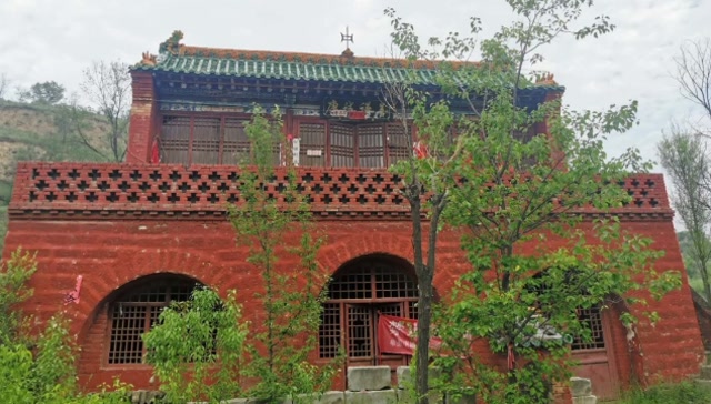 实拍:大山深处一座狐仙庙,里面阴气逼人,供奉的狐仙太吓人了