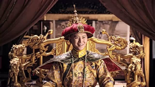 如懿过来看画,李玉竟然穿着皇上的衣服坐在龙椅上,他穿这身还挺好看的