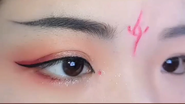 汉服眼部花钿教程,配上眼妆这个也太好看了吧,赶快在家试试吧!