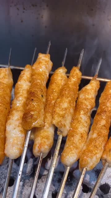 没结过婚的海虾做成虾滑,再串成串烤,能馋哭一条街的人!