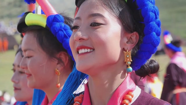 (电视通稿·国内·文化)西藏芒康弦子舞:山为线谱,人为音符