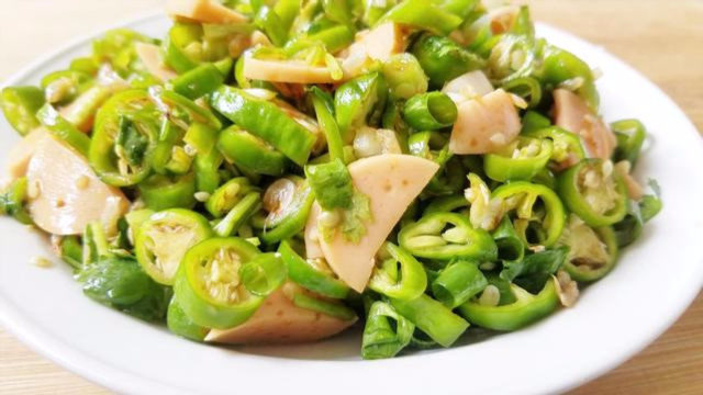 凉拌小米椒,做法简单,而且好吃爽口!