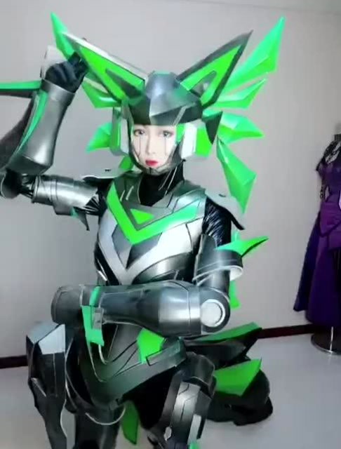 王者荣耀孙尚香末日机甲cos:大小姐驾到统统闪开