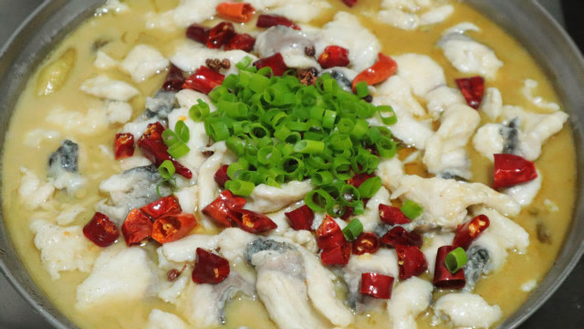 为什么饭店的酸菜鱼水煮鱼那么滑嫩那么好吃呢今天大厨教给大家