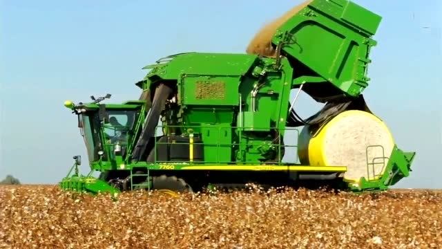 农村大哥花300多万买的棉花收割机,到底有多先进?带你长长见识