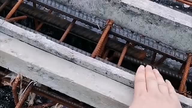 我们现场认识一下什么叫上翻梁,这个操作外行人都没见过,内行人才能