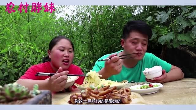 大洋零花钱花不完,给胖妹买花又买肉,胖妹直言当爸爸就是不一样
