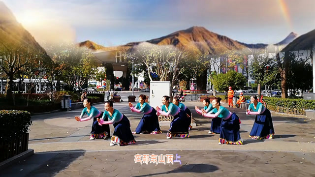 炫舞爱舞日:舞暖寒冬#《在那东山顶上》8人队形版,演绎:上海皇廷子龙