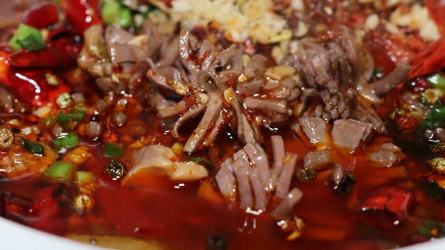 麻辣郡花,麻辣鲜香脆嫩爽口,一道下酒的美食