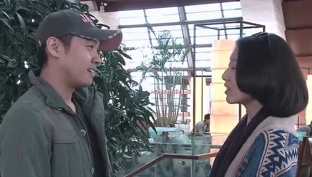 亿万女富婆相亲坐错了桌子,但是却看上了对面的穷小伙,缘分真的太奇妙