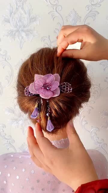 女儿订婚,妈妈这样扎头发,艳压全场