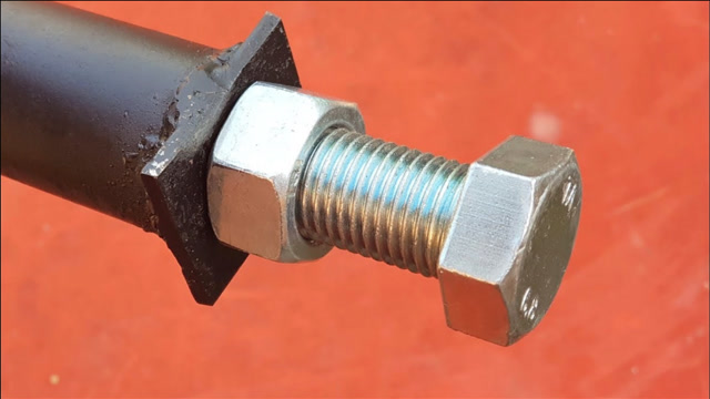 牛人自制一枚千斤顶,相当好用,果断收藏了