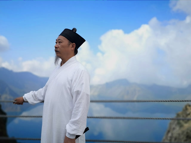 武当武术非遗传人钟云龙道长展示八卦掌实战:好似猛禽,突然转身快擒摔