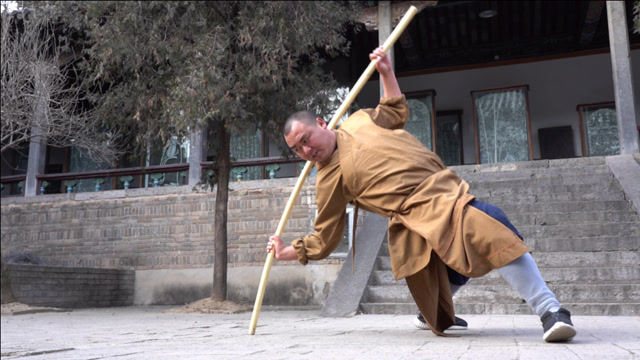 少林延咯打出万夫莫当之气势,少林醉棍,步醉心不醉,往往一招制胜