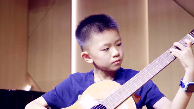 张皓源 古典吉他独奏《欢乐颂》贵阳凌云吉他