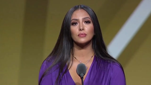 科比名人堂瓦嫂演讲,最后一句让人泪奔!