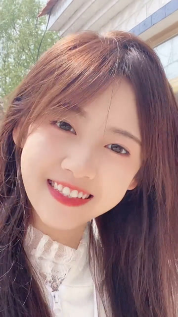 我虎牙有点尖,不要惹我!