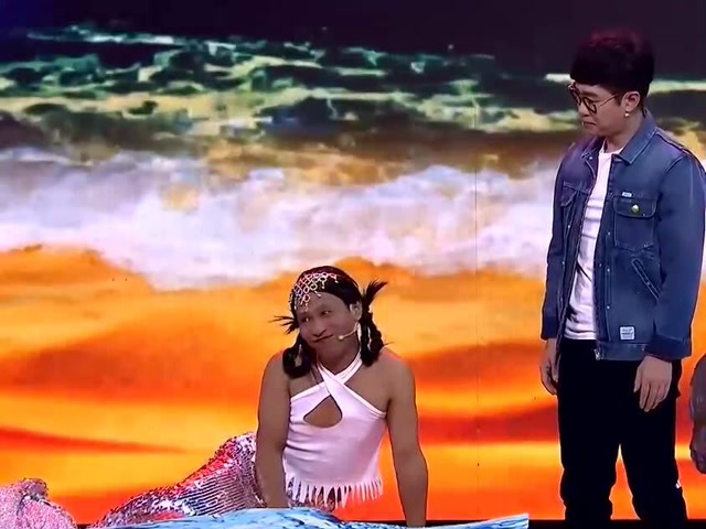 小品:宋小宝扮演美人鱼,这个肤色居然是生在黑海,简直笑死人!