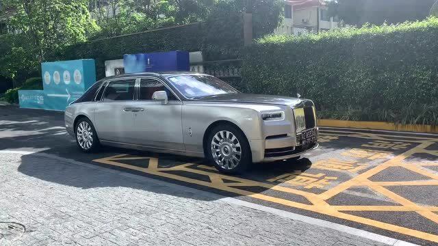 劳斯莱斯全新幻影,双拼色加长版,千万级豪车的霸气!