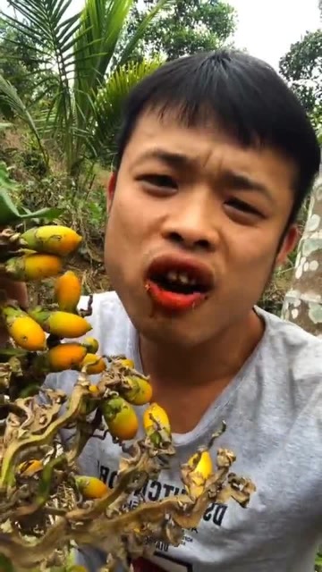 槟榔男神吃黄槟榔还真难下口