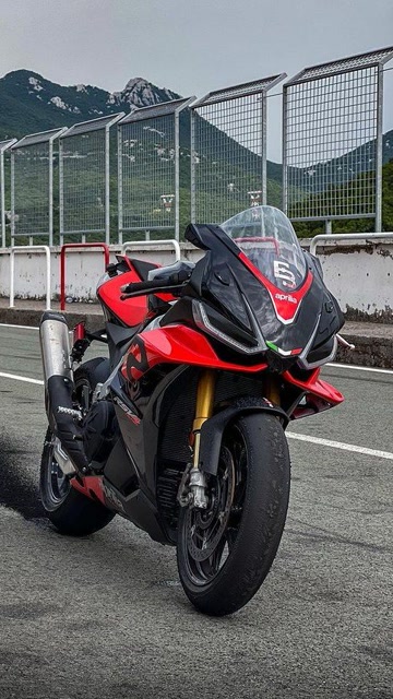 阿普利亚rsv4重机车