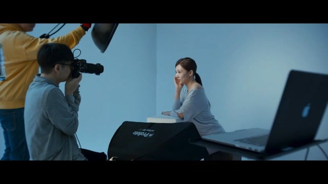 瑜伽学院死亡的昆达里尼女人拍广告却被人背后嘲讽不够漂亮只能装作听