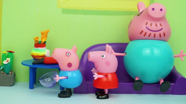 小猪佩奇定格动画:小猪佩奇制作爆米花,乔治倒太多的玉米,爆米花堆满